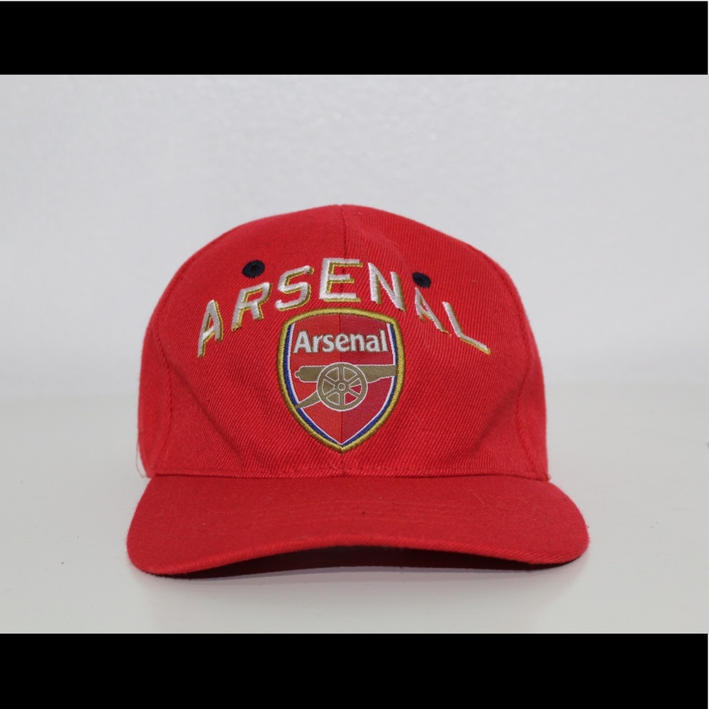 Arsenal hat
Red 
Snap back